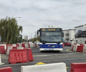 Tak się teraz jeździ na osiedlu Leśnym. Utrudnienia dla kierowców i pasażerów!