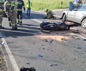 Śmiertelny wypadek pod Radomskiem. Osobówka zderzyła się z motocyklistami [ZDJĘCIA]
