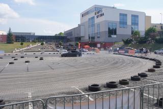 Kortowiada 2024. Driftowali na parkingu pod „Humanem”. Akcja miała szczytny cel [ZDJĘCIA]