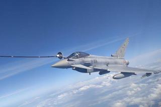 Eurfighter podczas tankowania