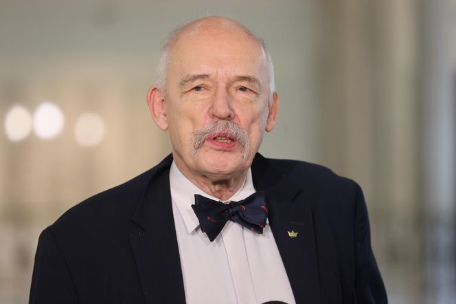 Miał nie przyjść, a jednak był! Korwin-Mikke pojawił się na Marszu Niepodległości. W tłumie też Suski