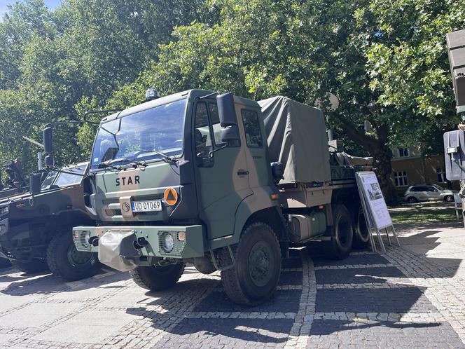 Piknik wojskowy w centrum Gorzowa! Ciężki sprzęt pojawił się na Placu Grunwaldzkim