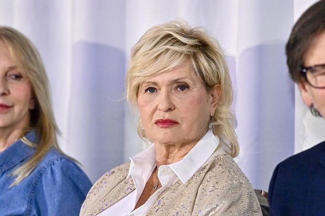 Ewa Kasprzyk z dekoltem do pępka. Tak pokazała się w programie na żywo!