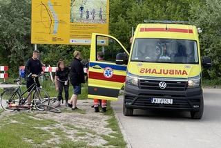 Czołowe zderzenie rowerzystów w Warszawie. Cyklista trafił do szpitala