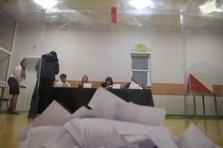 Dlaczego karta do głosowania ma ścięty róg? To nie błąd, a ważny znak