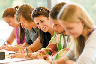 Wieści z Regionu. Dolny Śląsk. Maturzysto, idź na studia! Dyplom wyższej uczelni wciąż w cenie