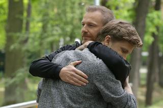 M jak miłość odcinek 1459. Andrzej Budzyński (Krystian Wieczorek), Łukasz (Jakub Józefowicz)