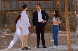 Miłość i nadzieja, odcinek 270: Kuzey zaprosi doktora Leventa na ślub z Bahar! Weźmie ze sobą Silę? - ZDJĘCIA