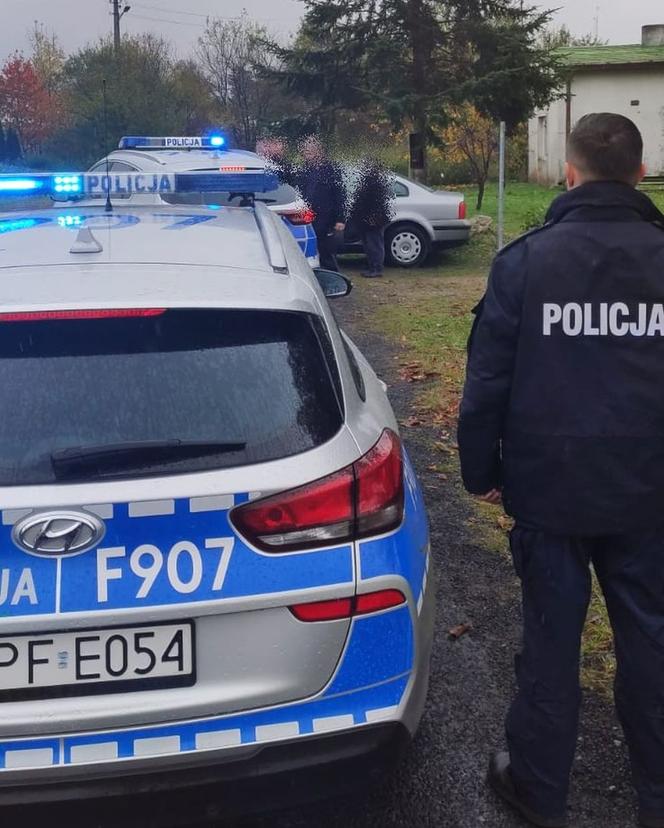 Policyjny pościg za kierowcą passata. Mężczyzna wiózł kobiety, które okradły seniorkę