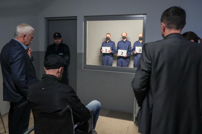 Na Wspólnej, odc. 3461: Iga (Lidia Sadowa), Sławek (Mariusz Słupiński), ochroniarz (Marcin Montana), śledczy Konopka (Andrzej Franczyk)