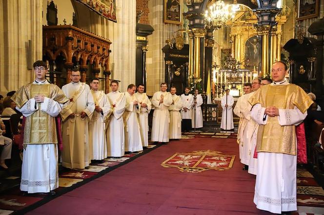 Kraków. Abp Marek Jędraszewski wyświęcił nowych księży. Chętnych więcej niż rok temu