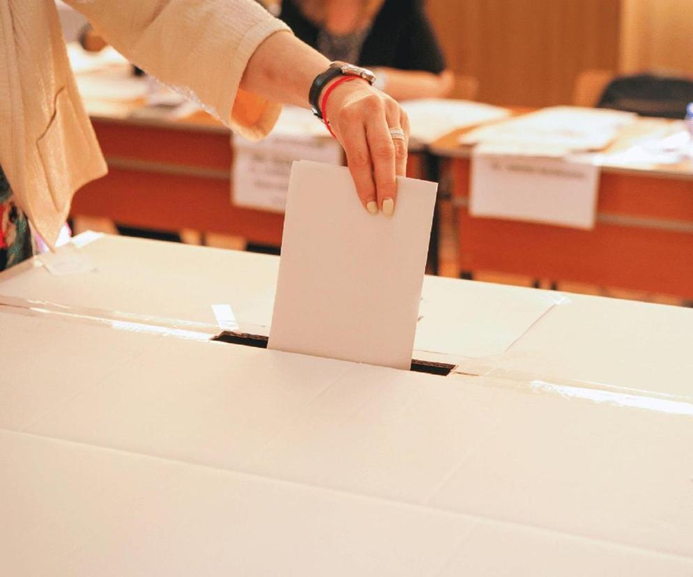 Wybory 2023 w Kielcach i Świętokrzyskiem. Głosowanie już trwa, mieszkańcy udają się do urn