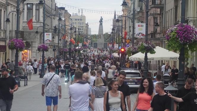 Tłumy na Piotrkowskiej. Zobacz, jak wygląda wizytówka Łodzi podczas urodzin miasta [ZDJĘCIA]