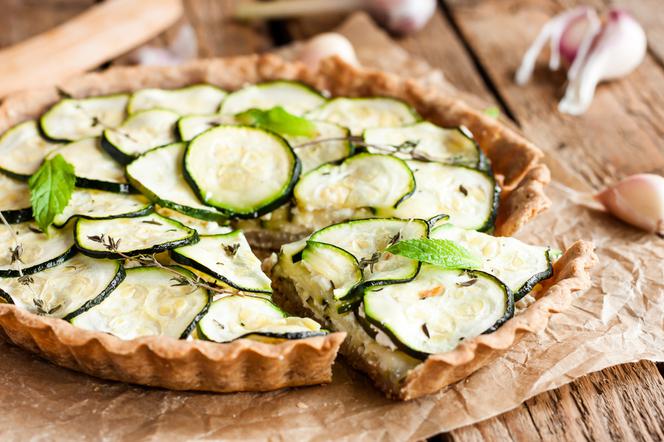 Chrupiąca tarta z cukinią na kruchym cieście