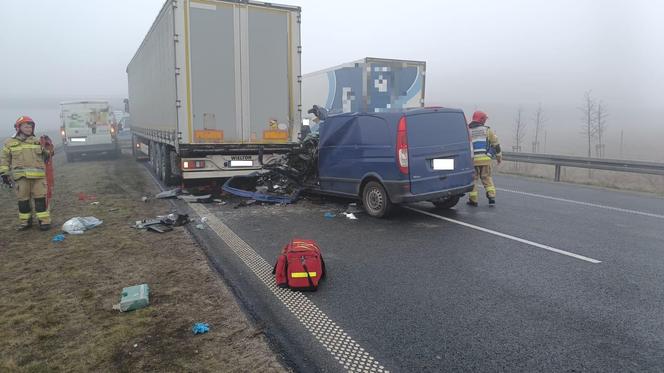 Kolizja za kolizją na S5 koło Leszna. Na wysokości Lipna w gęstej mgle wpadają na siebie samochody