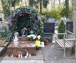 Przy grobie Kory czuwają najbliżsi