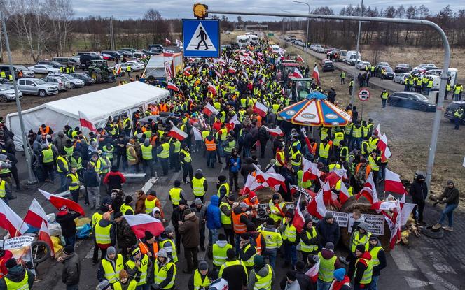 Strajk rolników. Ciągniki blokują drogi w całej Polsce. Gigantyczne utrudnienia