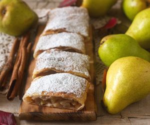 Znajomy Włoch zdradził mi przepis na pyszną roladę z gruszkami. Crostata arrotolata to hit w moim domu  