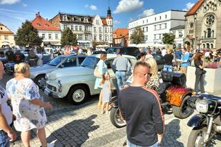 Zlot pojazdów zabytkowych na Śląsku. Gwałtowne ulewy pokrzyżowały plany organizatorom