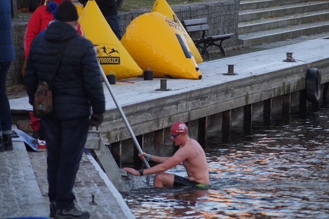 Wskoczyli do lodowatej Brdy! Za nami zawody FOCUS Ice Swimming Bydgoszcz Festival 2024