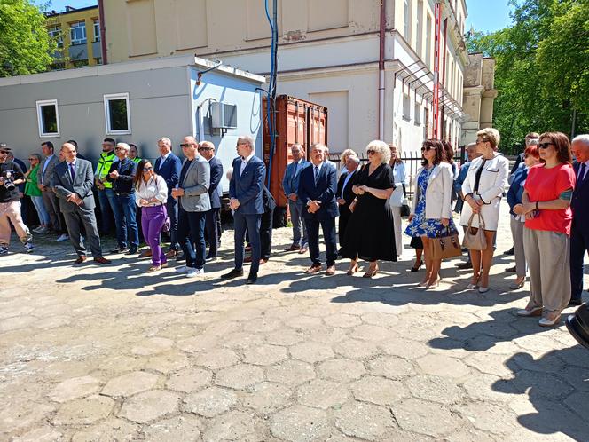 W ścianie budynku powstającego Branżowego Centrum Umiejętności w branży elektroenergetyki zamurowana została także kapsuła czasu