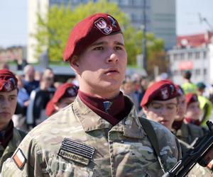 Ponad stu żołnierzy na Placu Solidarności w Olsztynie. Złożyli uroczystą przysięgę [ZDJĘCIA]