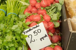 Takie są ceny na targowiskach w Warszawie. Poszaleli?! 