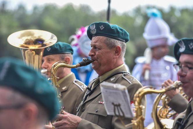Kolorowa parada na otwarcie Dni Torunia. Przeszła przez serce toruńskiej starówki