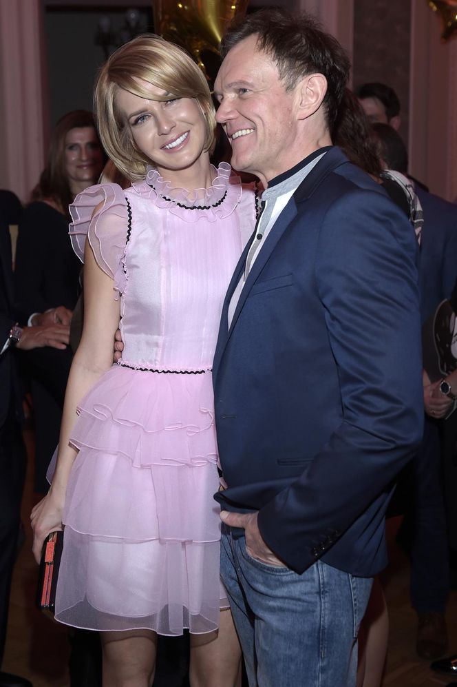 Edyta Pazura uciekła z Polski. Zamiast w sukienkę wskoczyła w kołdrę!