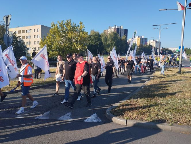 Protest górników w Jastrzębiu-Zdroju. Blokują kluczowe rondo i główne drogi