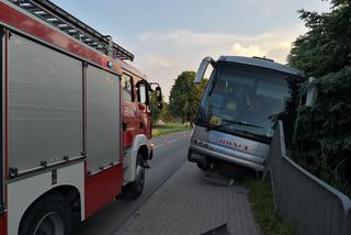 Wypadek autobusu ze szkolną wycieczką, jechały nim dzieci z Podkarpacia