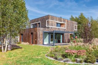 Nowoczesny dom w starym drewnie