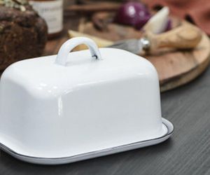 Domowe akcesoria emaliowane