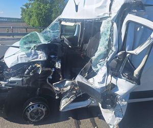 Wypadek na S5 koło Leszna. Zderzyły się bus i samochód ciężarowy