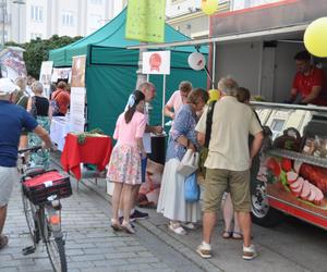 Rzemieślniczy Bazar w Kielcach. Były stoiska handlowe oraz atrakcje