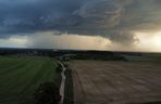 Groźne burze suną przez Dolny Śląsk. Gradobicie w okolicy Bolesławca i Legnicy 