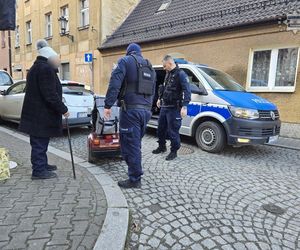 Policjanci pomogli seniorce