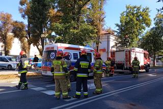 Poważny wypadek w centrum Tarnowa. Poszkodowani kobieta i dziecko [GALERIA]