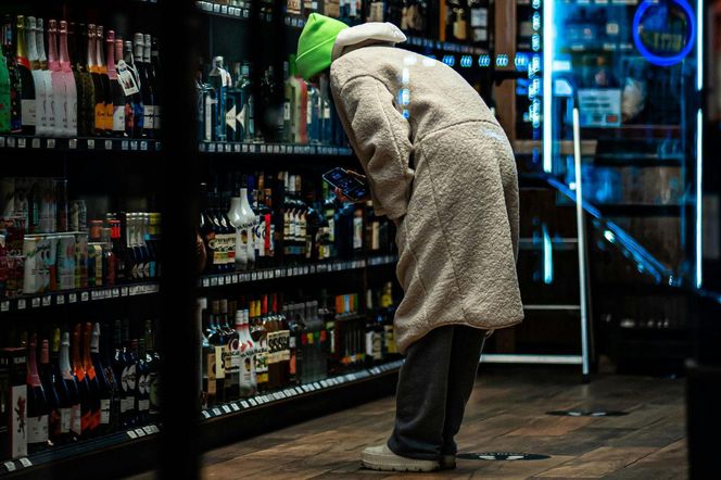 Nocna prohibicja w Warszawie. Czy to koniec pijackich burd w stolicy? Zaskakujące dane!