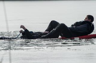 Zginęli pod lodem o świcie