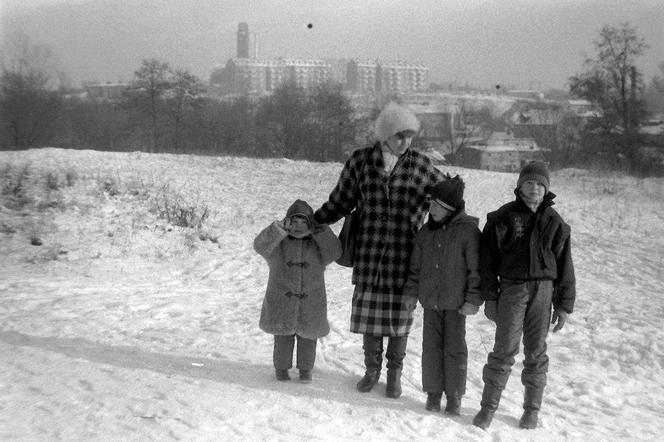 Rodzinny album Bajerów. W tle dawne Starachowice