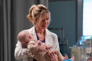 Na dobre i na złe odc. 917: Gloria (Aleksandra Grabowska), mały Czarek (Kajetan Szkopek)