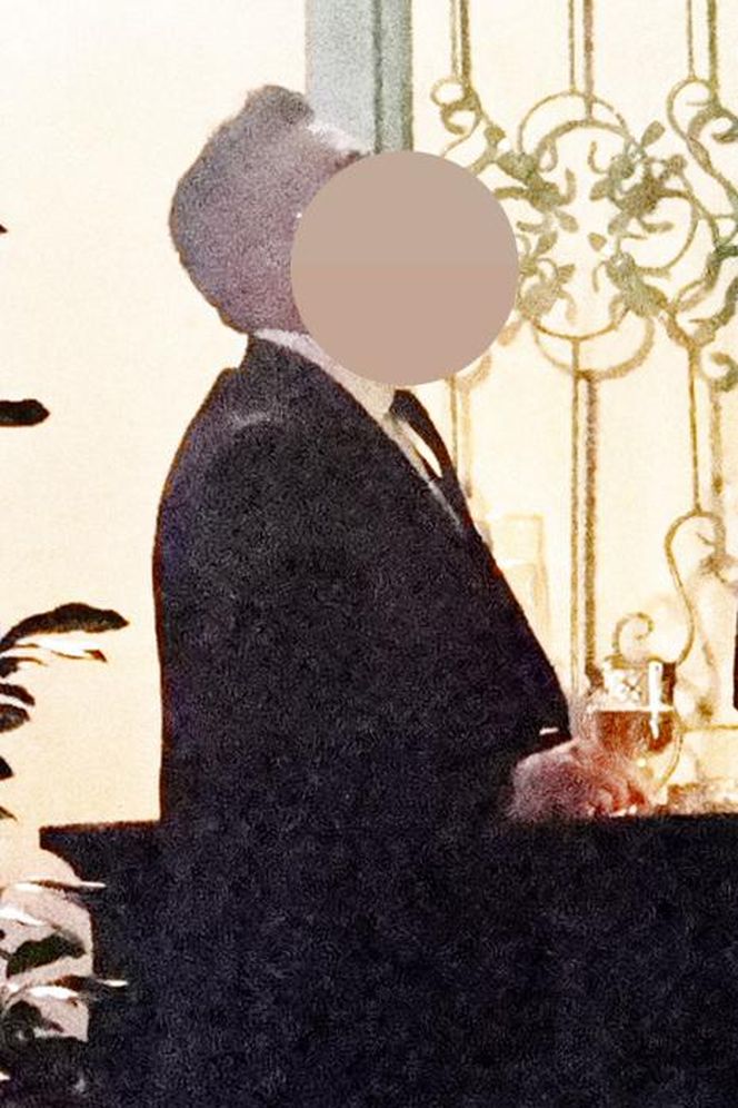 Anna Lewandowska w nocy pali elektryczne papierosy