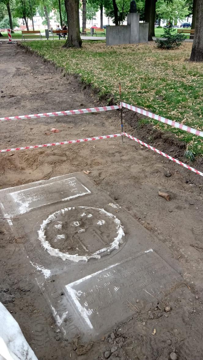 W Parku Jonstona w Lesznie odkryto grób z XVII wieku