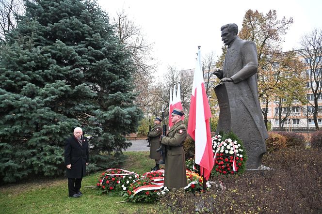 Jarosław Kaczyński wraz z delegacją PiS złożył wieńce przed pomnikami Ojców Niepodległości