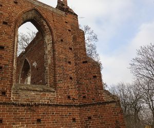 Ruiny kościoła w Steblewie