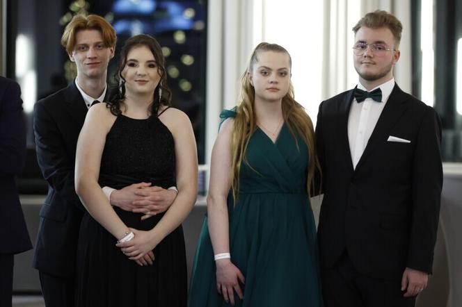 Studniówka na 34. piętrze. Bal maturalny IV LO w Gdańsku [ZDJĘCIA]