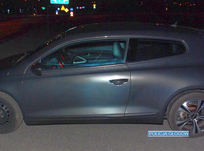 Zazdrosny 19-latek zdewastował Volkswagena Scirocco