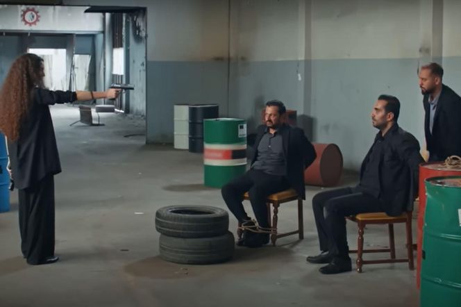 Nana obezwładni Idrisa i jego ludzi 