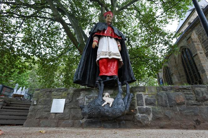 Skandal w kościele! Kardynał molestował 16-latkę, zgłaszają się kolejne ofiary